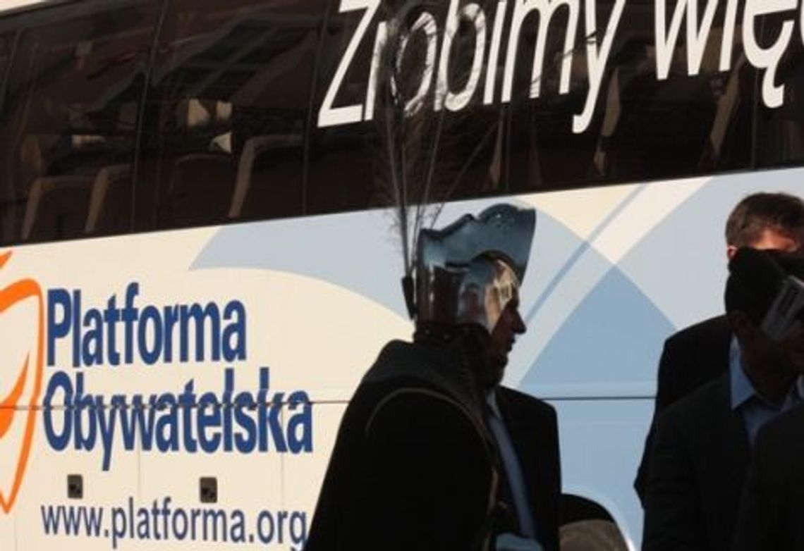 Powyborcze porządki - plakaty straszą ze słupów Powyborcze porządki - plakaty straszą ze słupów