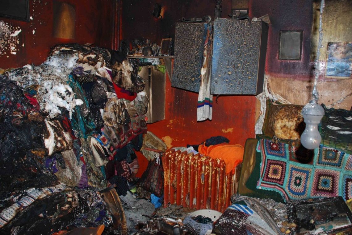 Pożar, ewakuacja lokatorów, pijany mieszkaniec Pożar, ewakuacja lokatorów, pijany mieszkaniec