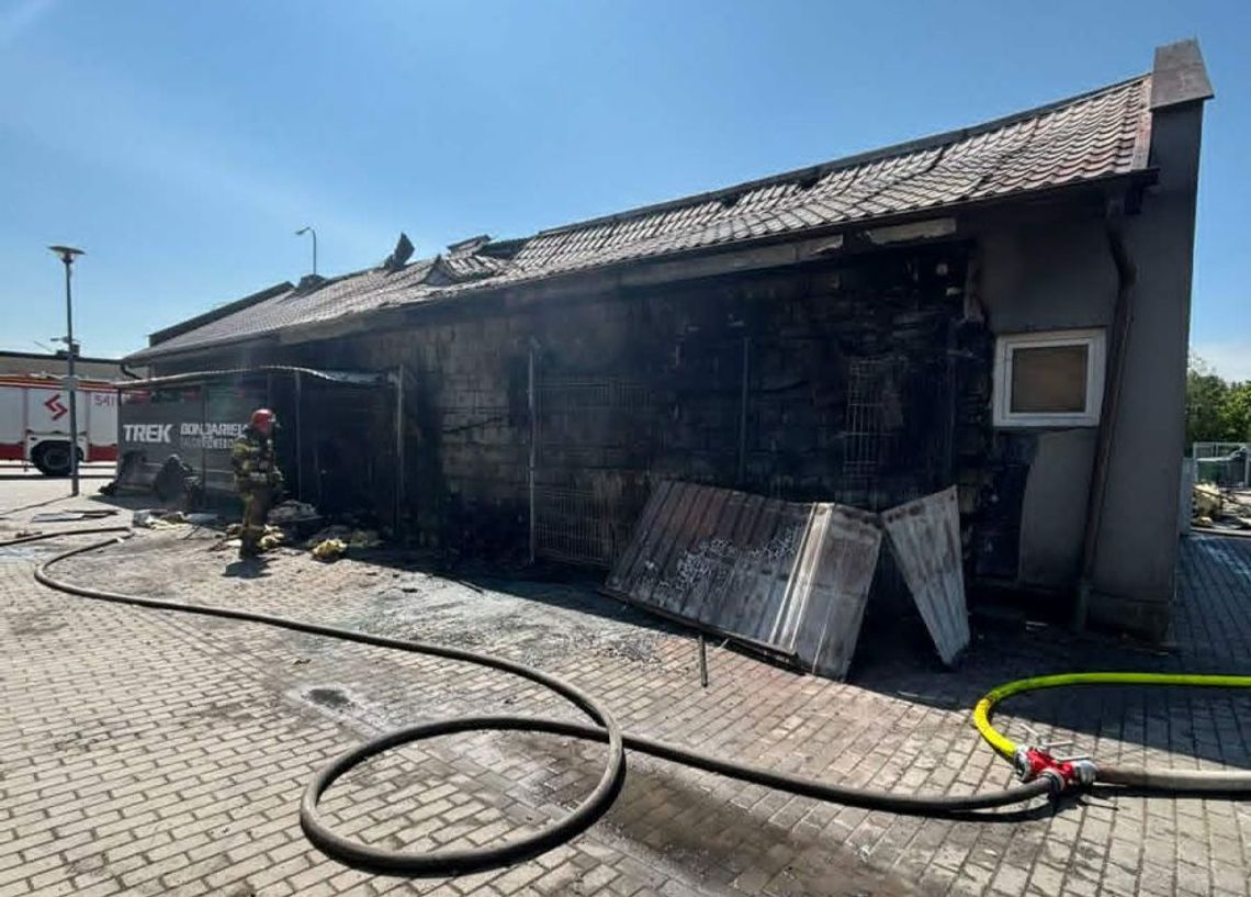 Pożar na placu na placu targowym w Pelplinie Pożar na placu na placu targowym w Pelplinie