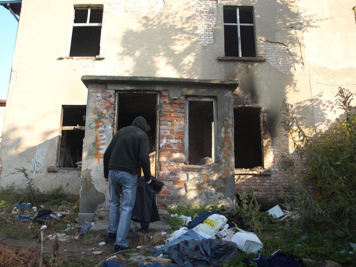 Pożar nr 8 w bezdomnej kamienicy - blisko tragedii Pożar nr 8 w bezdomnej kamienicy - blisko tragedii