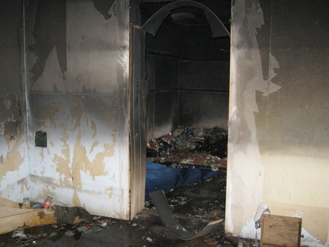 Pożar w budynku kolejowym. Jedna osoba zginęła, druga w stanie ciężkim Pożar w budynku kolejowym. Jedna osoba zginęła, druga w stanie ciężkim