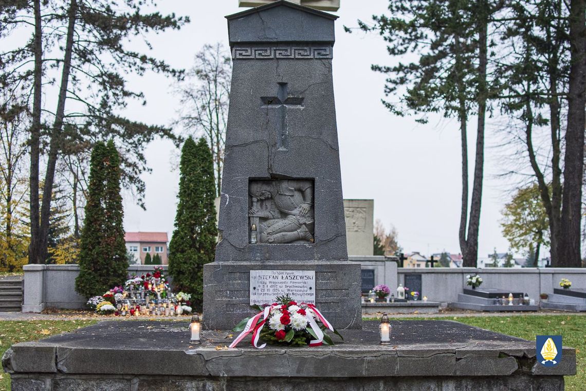 Prace przy rewitalizacji pomnika przedwojennego wojewody Stefana Łaszewskiego
