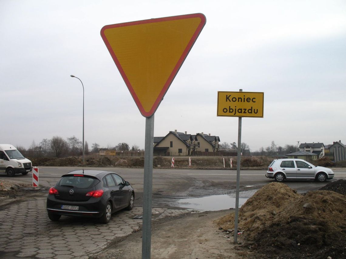 Pracują za krótko? Wykonawca „jedynki” w ogniu pytań