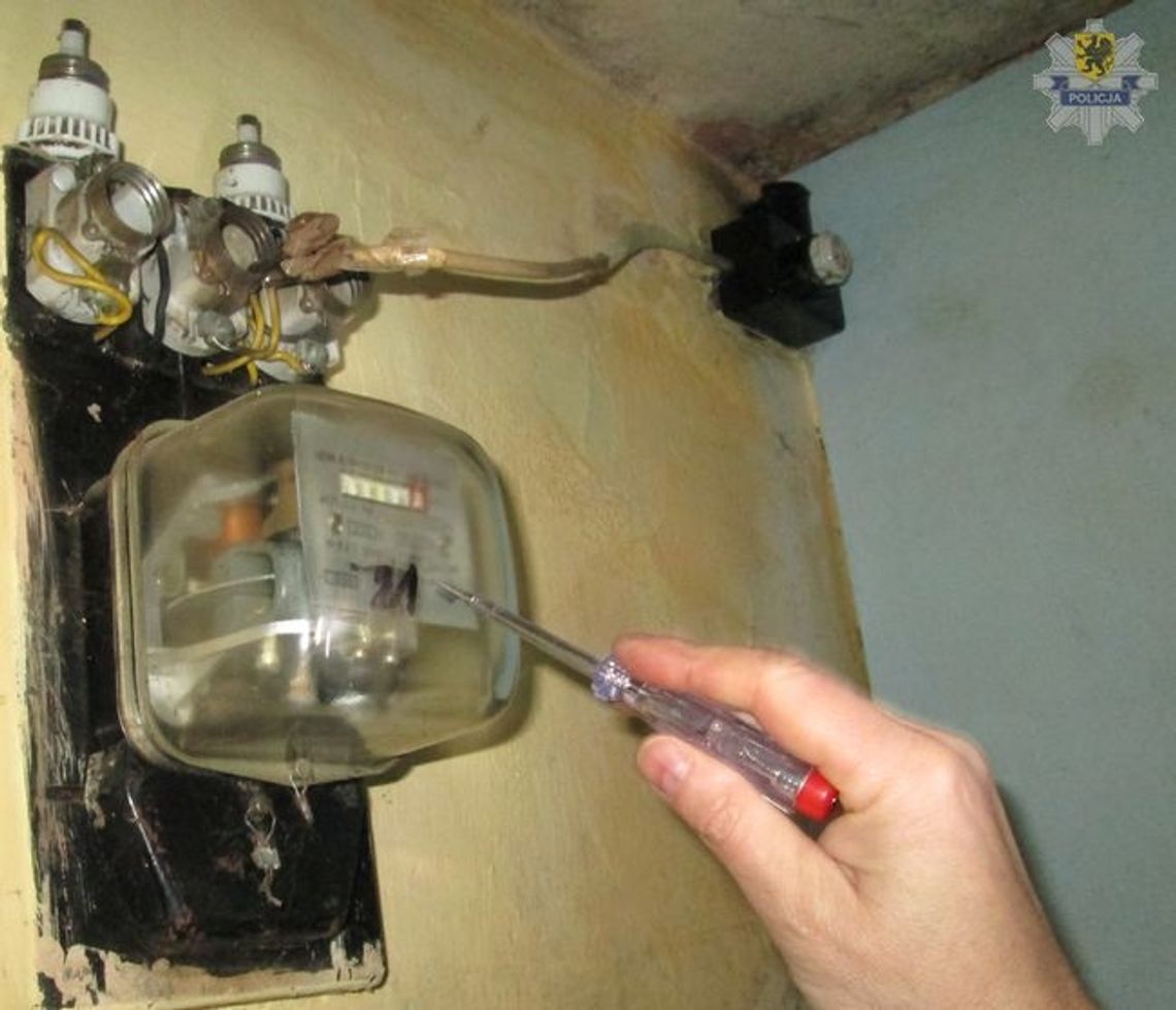 Prąd za darmo - lewe kable w łazience Prąd za darmo - lewe kable w łazience