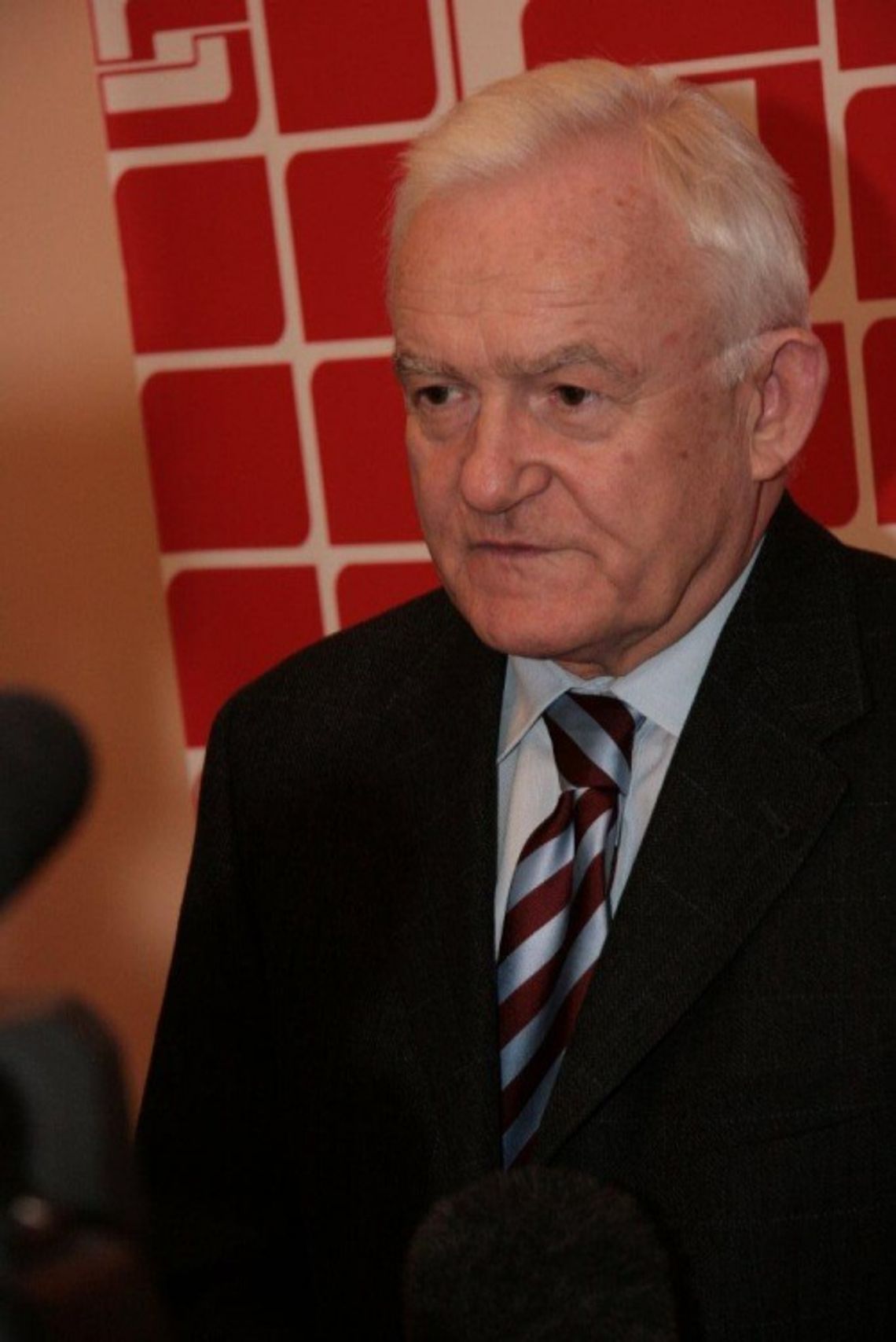 Premier się uparł, lewica nie popuści Premier się uparł, lewica nie popuści