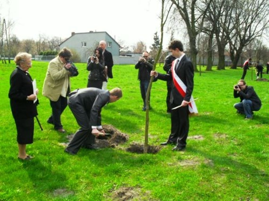 Prezes Kaczyński dziękuje radnemu Pelplińskiemu. Inicjatywa radnego znalazła poparcie Prezes Kaczyński dziękuje radnemu Pelplińskiemu. Inicjatywa radnego znalazła poparcie