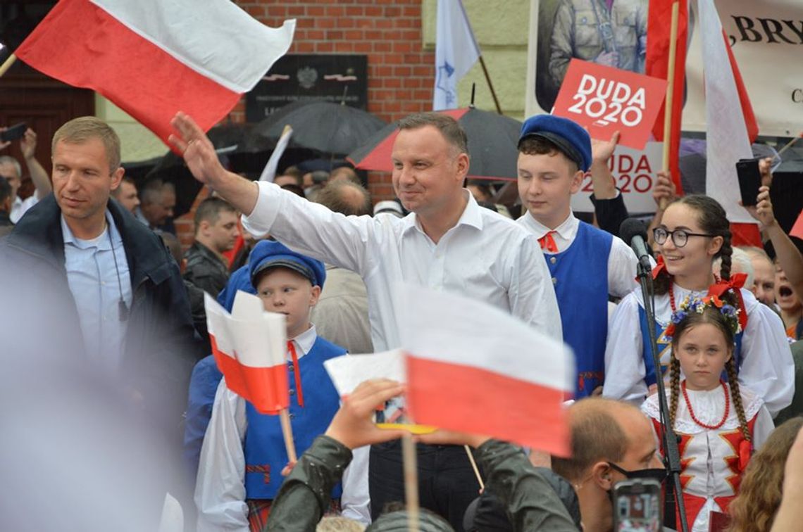 Prezydent Andrzej Duda w Starogardzie: „Pod biało-czerwoną flagą, wokół naszego Mazurka Dąbrowskiego jest miejsce dla każdego, dla każdego”