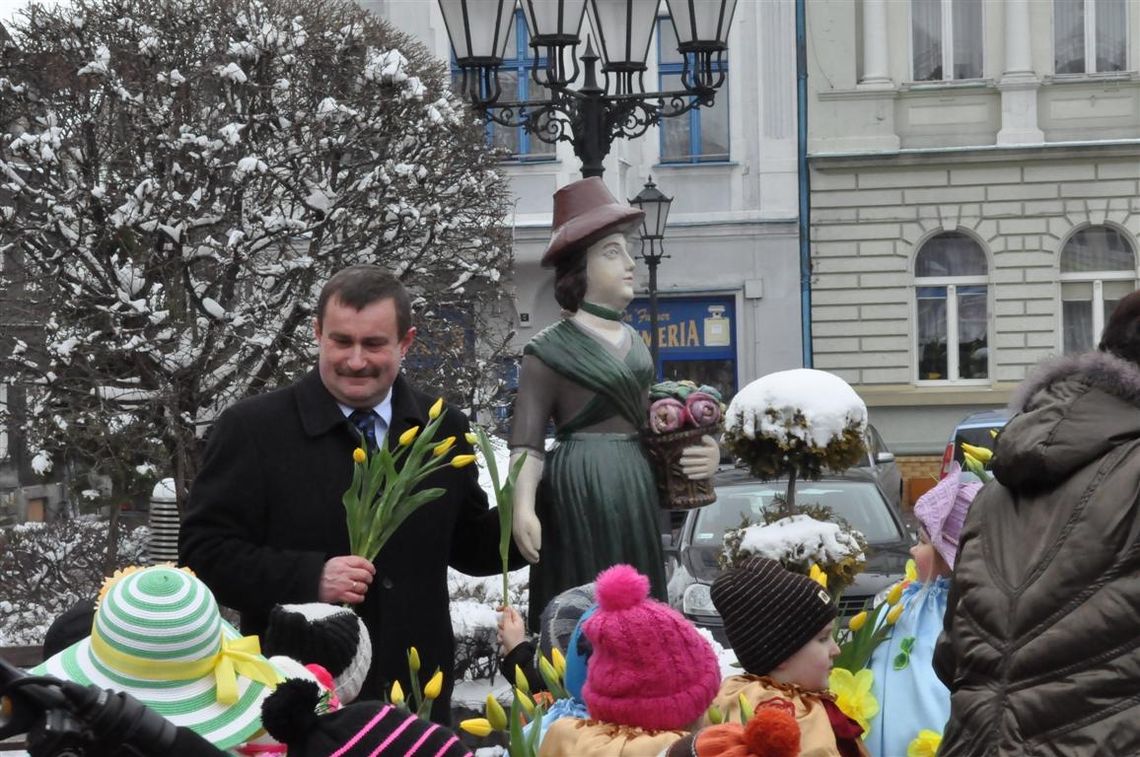 Prezydent na strażackim wysięgniku. Odkrył... Wiosnę Prezydent na strażackim wysięgniku. Odkrył... Wiosnę