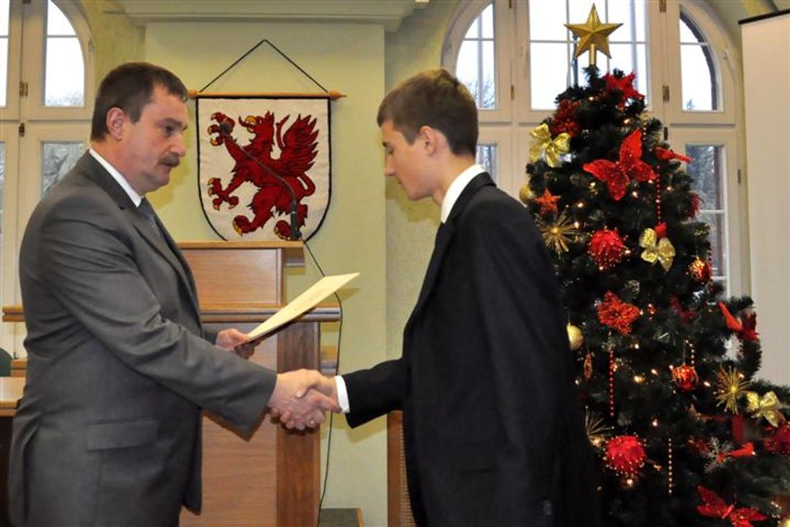 Prezydent nagrodził zdolną młodzież Prezydent nagrodził zdolną młodzież