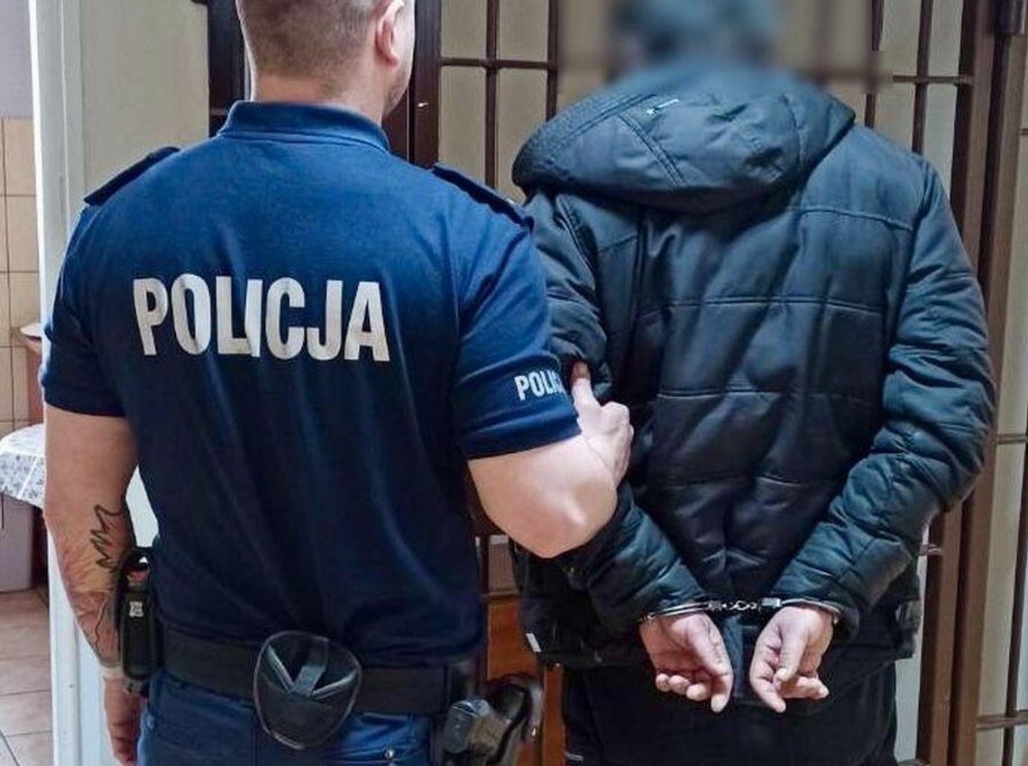 Próba włamania za pomocą młotka. Nie dostali się do środka, ale zniszczyli auto