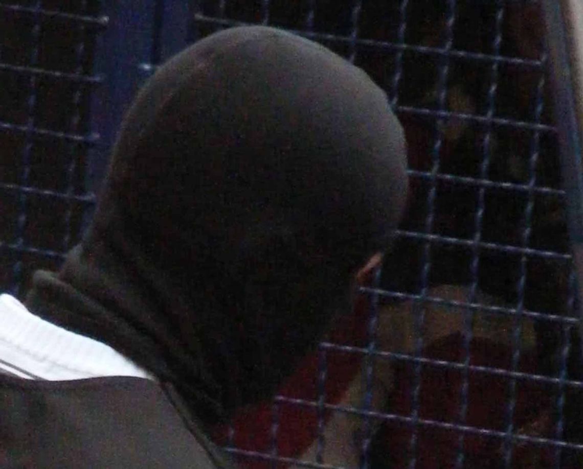 Próbował okraść bank - w kominarce. Zostawił "bombę". Policja namierzyła go w domu Próbował okraść bank - w kominarce. Zostawił "bombę". Policja namierzyła go w domu