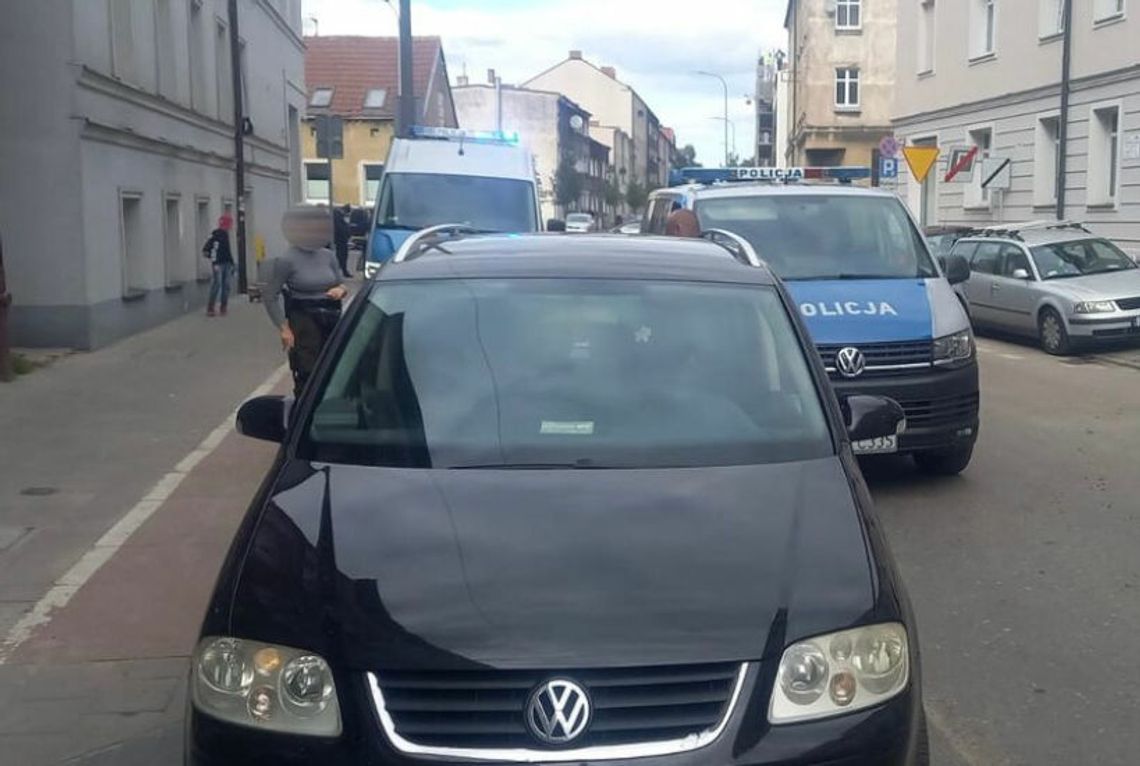 Próbował uciekać i uderzył w radiowóz, był pod wpływem amfetaminy. Próbował uciekać i uderzył w radiowóz, był pod wpływem amfetaminy.