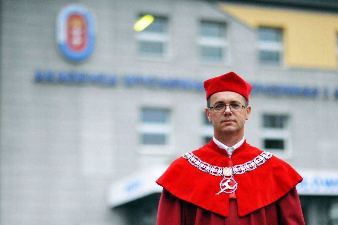 Prof. Cięszczyk pełniącym obowiązki rektora AWFiS
