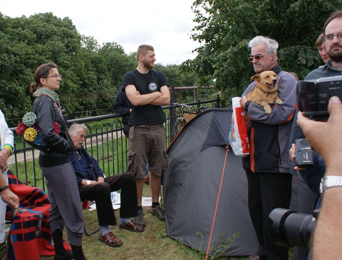 Protest głodowy. Kolejny namiot stanął pod Urzędem Miejskim w Gdańsku Protest głodowy. Kolejny namiot stanął pod Urzędem Miejskim w Gdańsku