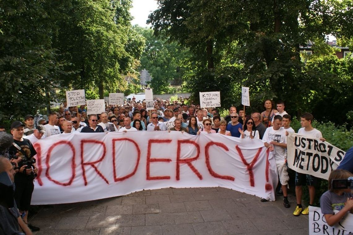 Protest obywatelski we Wrzeszczu - przeciwko brutalności i nadużyciom policji 
