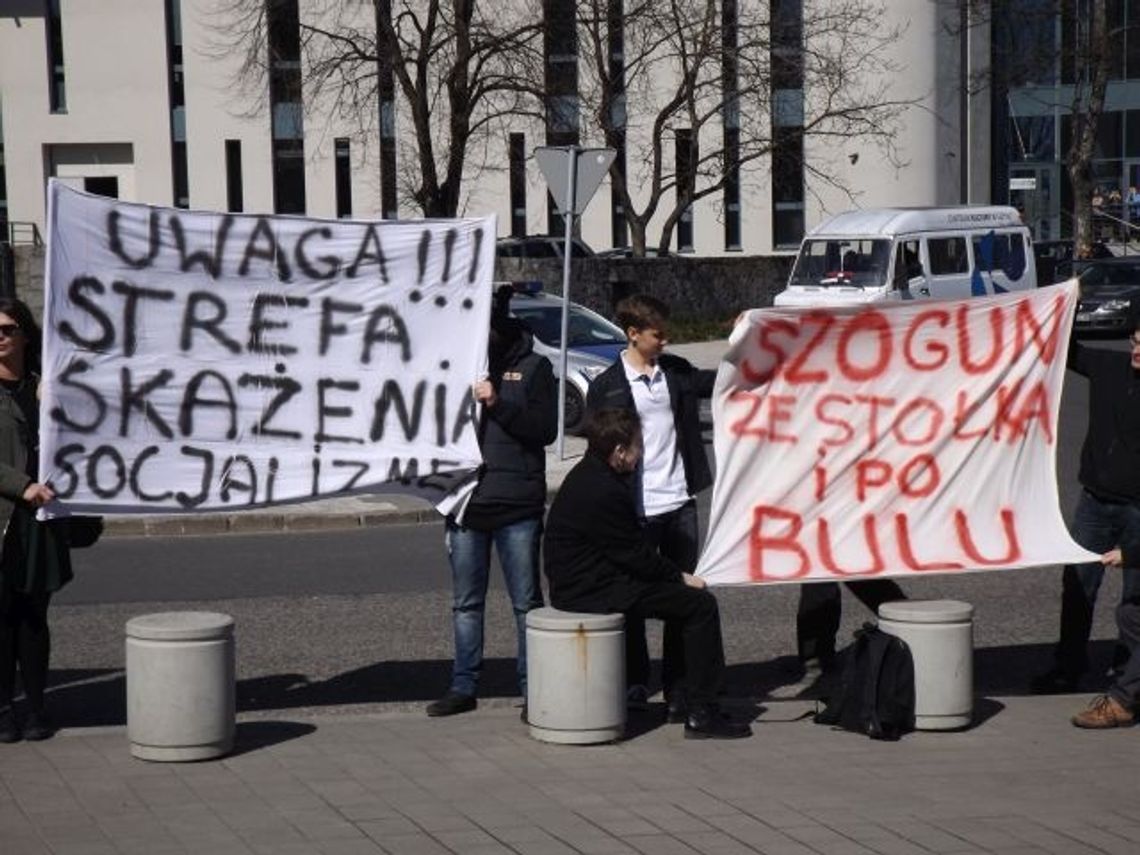 Protest Partii KORWIN przeciwko wizycie Bronisława Komorowskiego w Gdyni