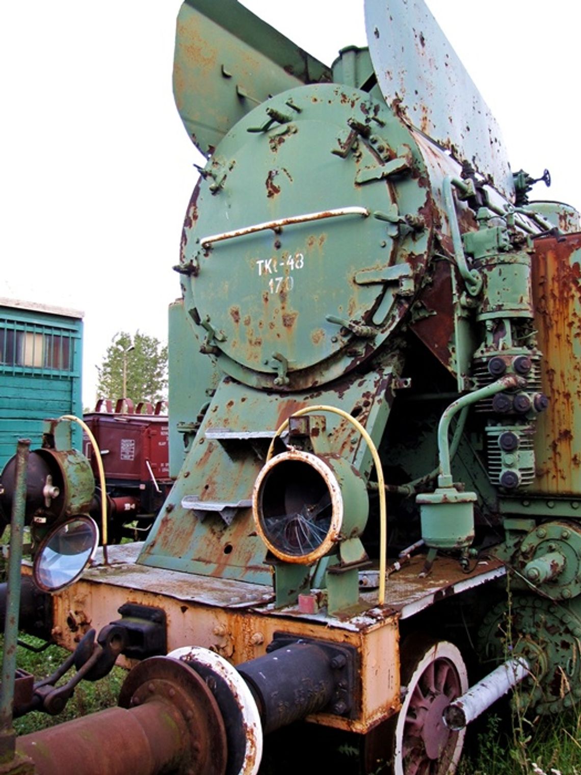 Protest przeciwko biało – czarnej lokomotywie