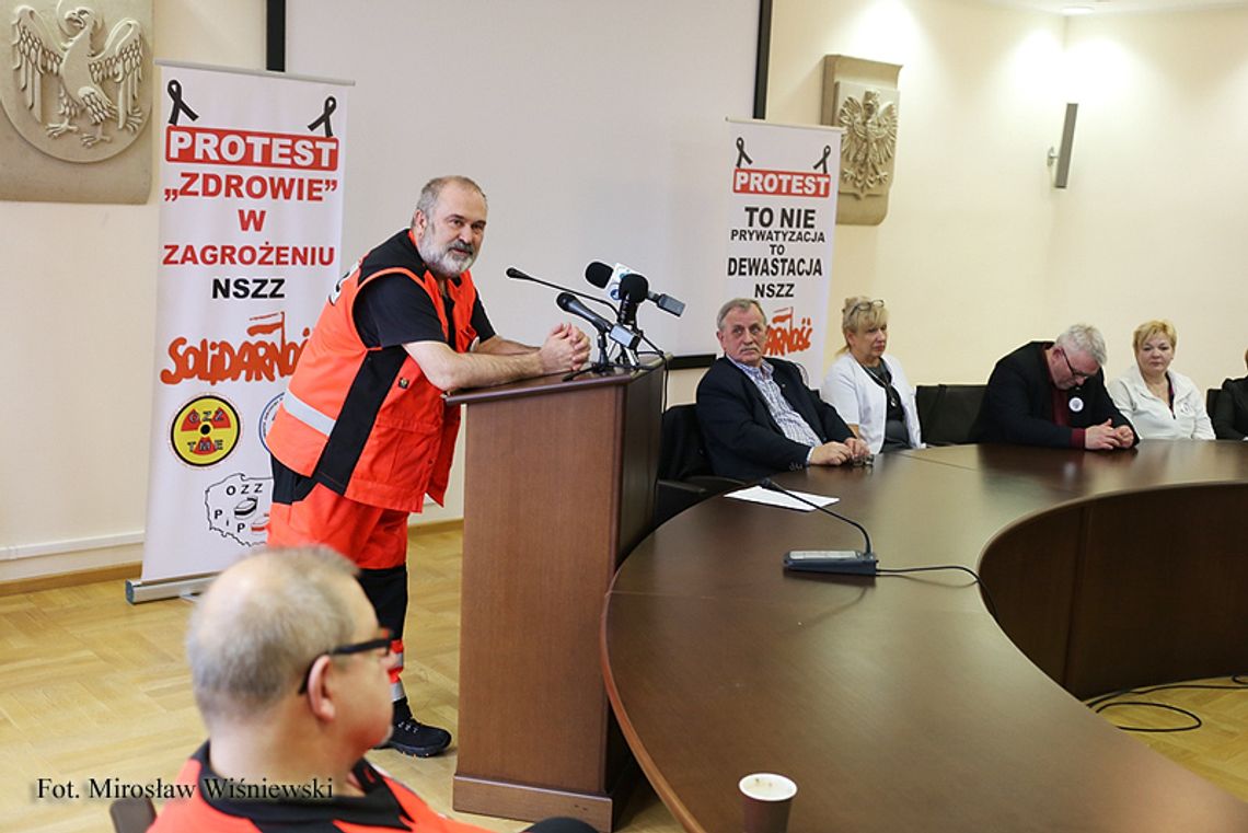 Protest został zawieszony – dziś spotkanie z firmą EMC i Zarządem Powiatu Protest został zawieszony – dziś spotkanie z firmą EMC i Zarządem Powiatu