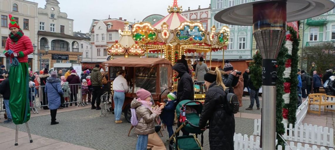 Przedsmak świąt bożonarodzeniowych podczas Tczewskiego Jarmarku. Była świąteczna muzyka, kolędy, pastorałki, a świątecznych wyrobów bez liku!