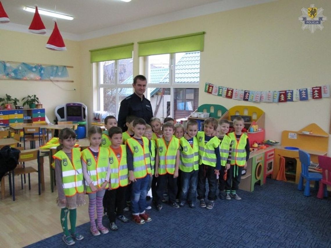 Przedszkolaki o bezpiecznym poruszaniu się po drodze Przedszkolaki o bezpiecznym poruszaniu się po drodze