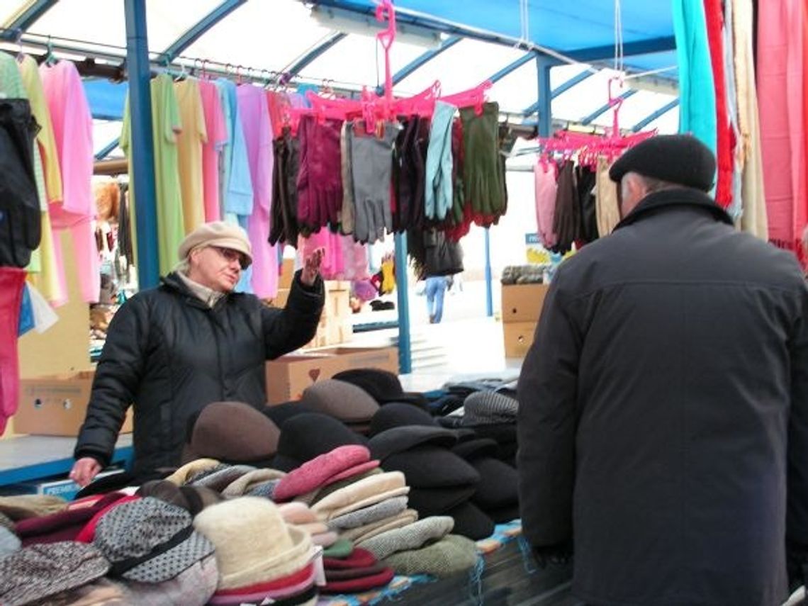 Przegrana bitwa o handel. Drastyczne podwyżki opłat na targowisku biją w kupców Przegrana bitwa o handel. Drastyczne podwyżki opłat na targowisku biją w kupców