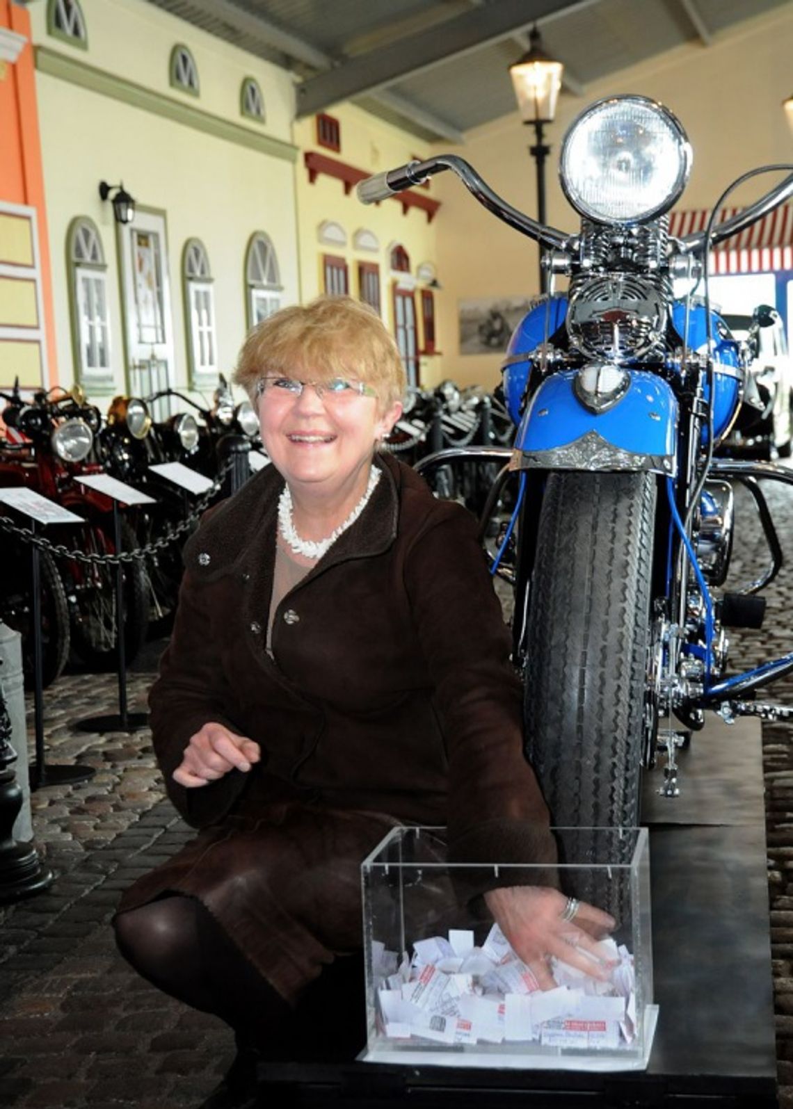 Przejażdzka zabytkowym czarnym mercedesem 170V