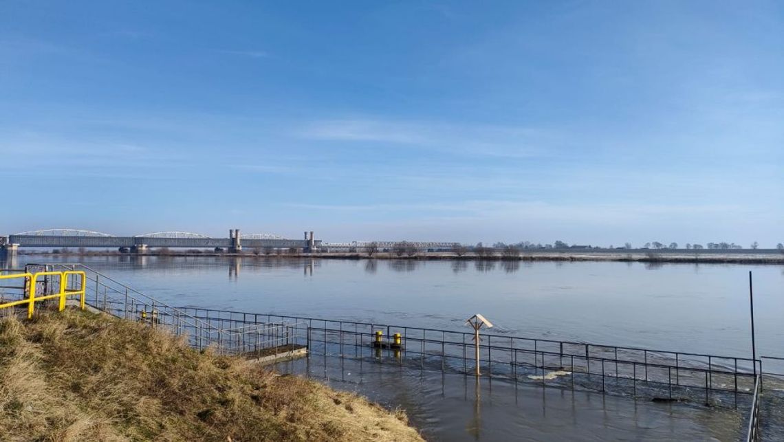 Przekroczony stan ostrzegawczy wody w Wiśle. Stan zagrożenia przeciwpowodziowego dla Tczewa Przekroczony stan ostrzegawczy wody w Wiśle. Stan zagrożenia przeciwpowodziowego dla Tczewa