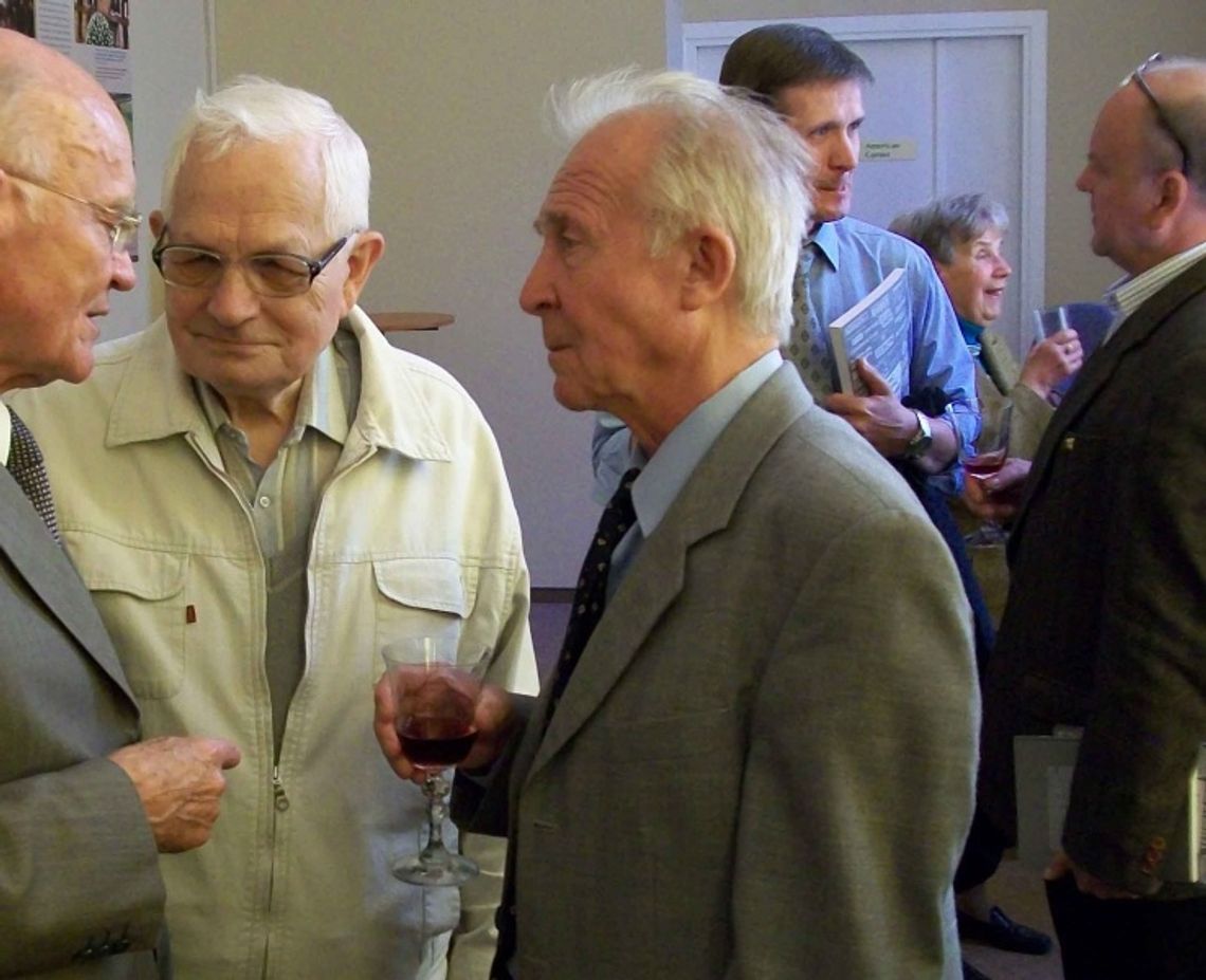 Przemek Kuciewicz - Latarką w półmrok Przemek Kuciewicz - Latarką w półmrok