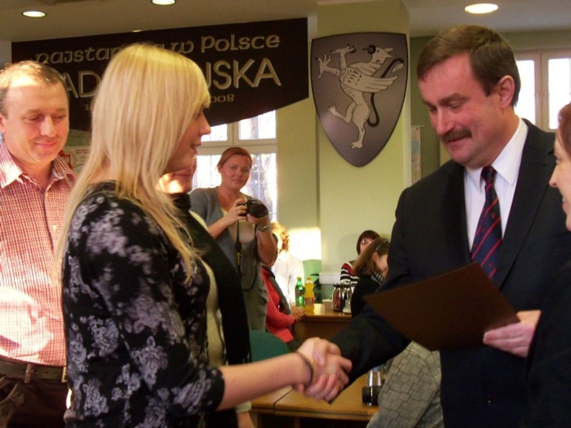 Przepustka do kariery - nagrody dla najzdolniejszych uczniów i studentów Przepustka do kariery - nagrody dla najzdolniejszych uczniów i studentów