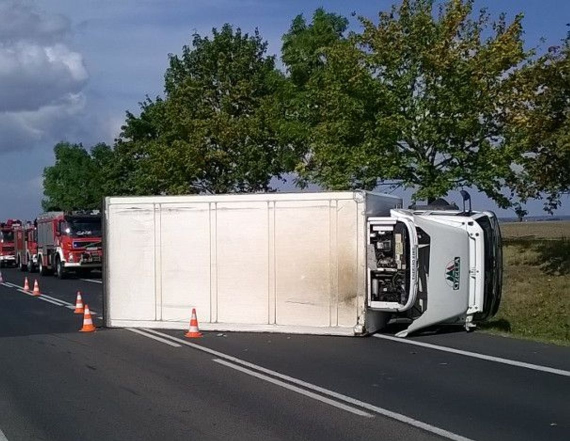 Przewrócona ciężarówka zatamowała DK91 Przewrócona ciężarówka zatamowała DK91
