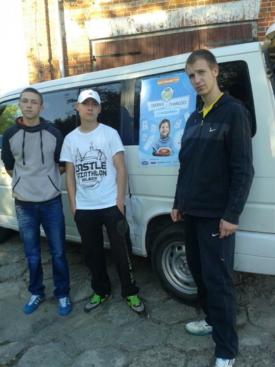 Przez dwa dni dzieliliśmy się posiłkiem Przez dwa dni dzieliliśmy się posiłkiem