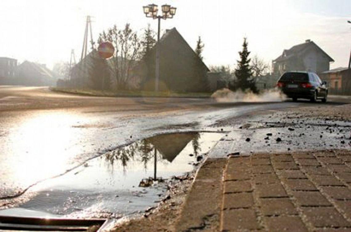 Przez dziurę w drodze mogła stracić dziecko