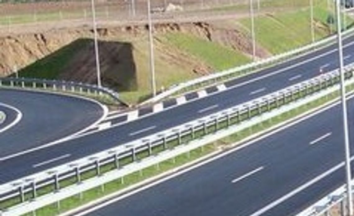 Przez złe oznakowanie nie wiedzą jak dojechać do mostu Przez złe oznakowanie nie wiedzą jak dojechać do mostu