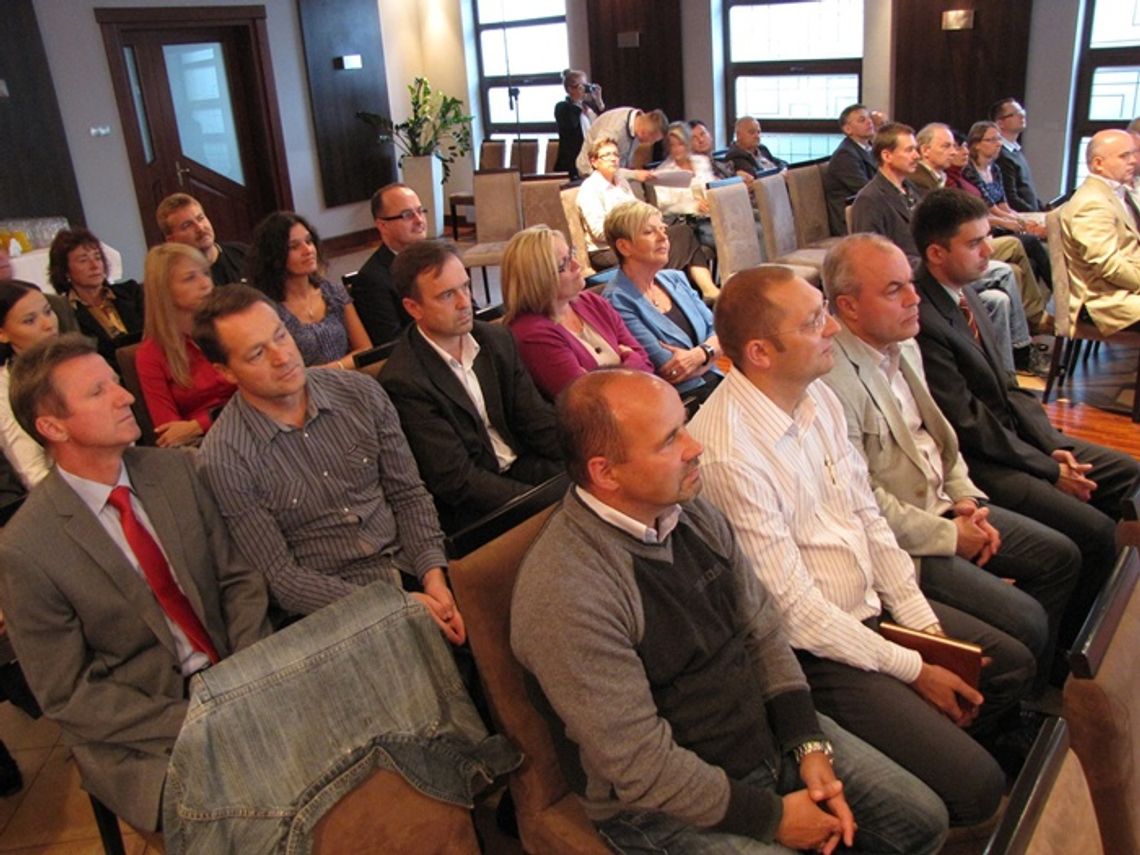 Przy wsparciu radnych i ekspertów - „Razem i Odpowiedzialnie” już jako stowarzyszenie Przy wsparciu radnych i ekspertów - „Razem i Odpowiedzialnie” już jako stowarzyszenie