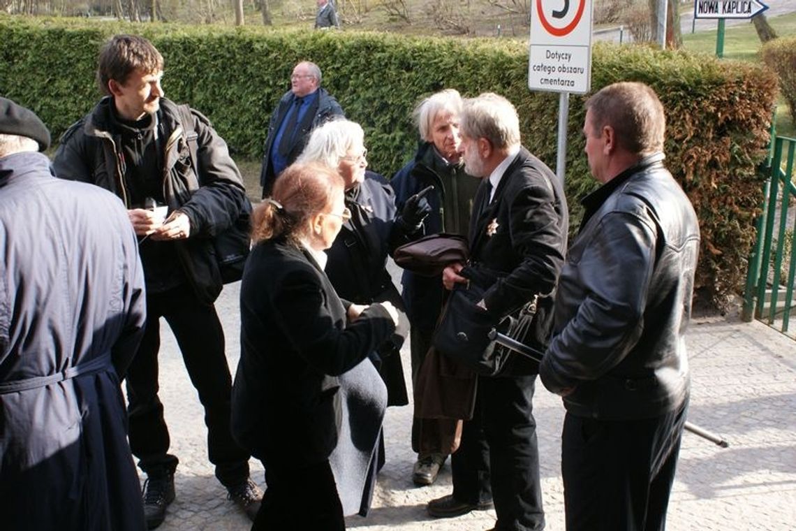 Przyjaciele żegnali legendę Solidarności - tragicznie zmarłą Annę Walentynowicz Przyjaciele żegnali legendę Solidarności - tragicznie zmarłą Annę Walentynowicz