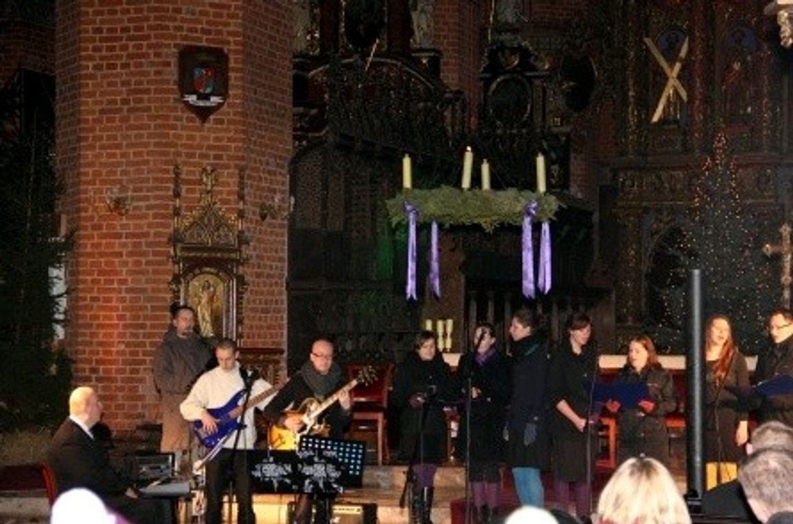 Publiczność śpiewała z artystami. Koncert kolęd i pastorałek w Bazylice Katedralnej Publiczność śpiewała z artystami. Koncert kolęd i pastorałek w Bazylice Katedralnej