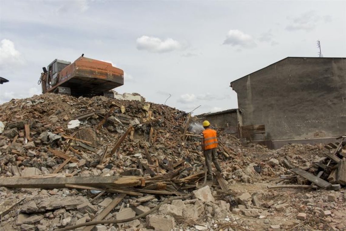 Pył i hałas w centrum miasta - uciążliwa rozbiórka Pył i hałas w centrum miasta - uciążliwa rozbiórka