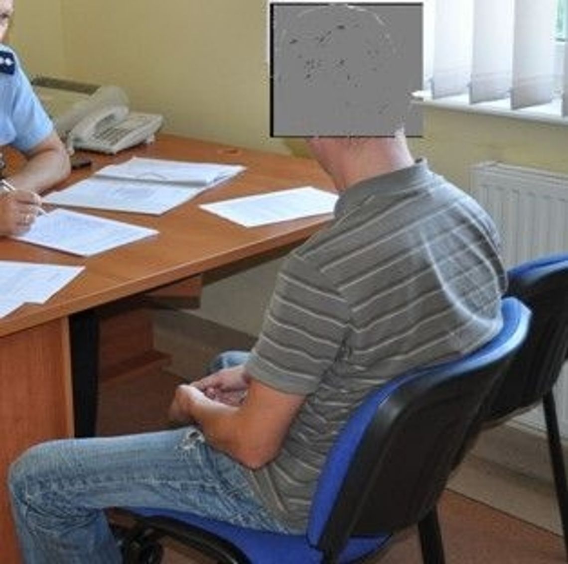 Rabusie ukryli się w szafie Rabusie ukryli się w szafie