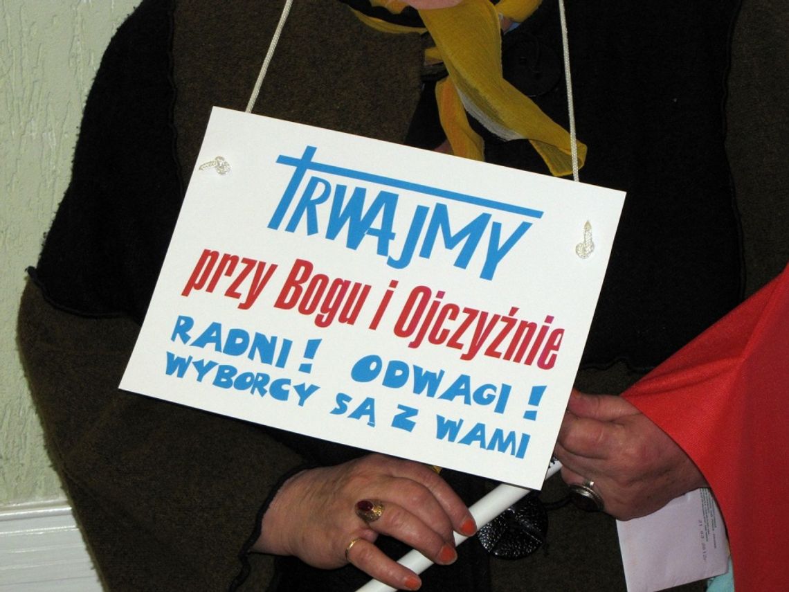 Radni apelują, widzowie manifestują – w obronie TV Trwam Radni apelują, widzowie manifestują – w obronie TV Trwam