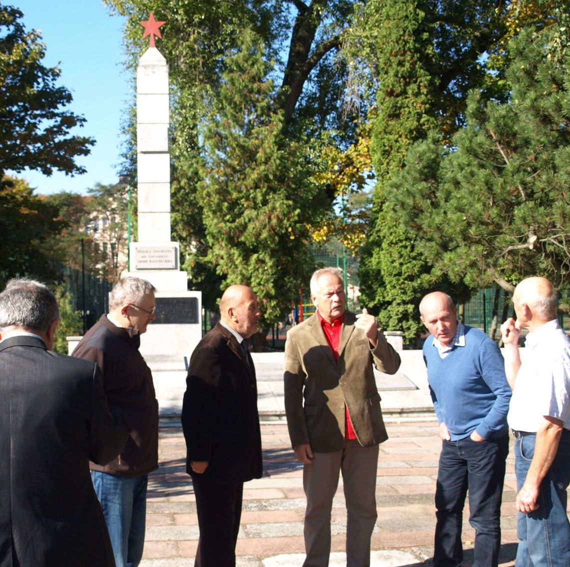 Radni wolą unikać politycznego tematu choć dotyczy Tczewa? Kolejne komentarze w sprawie gwiazdy