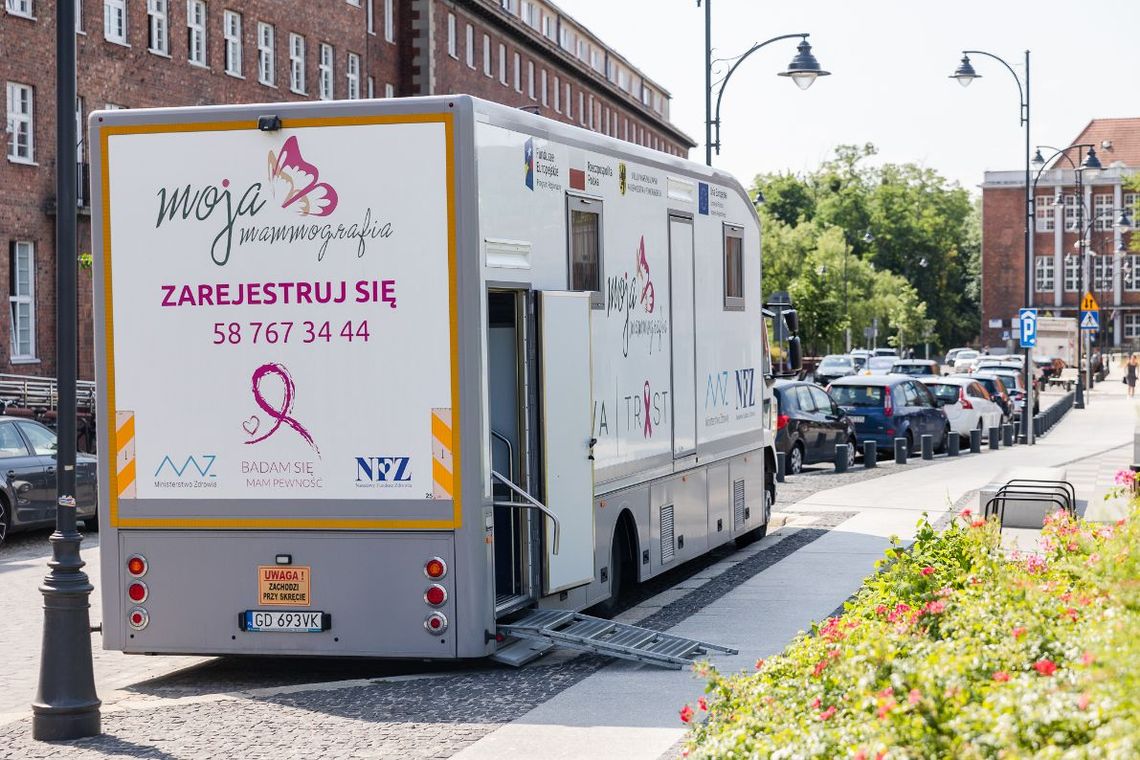 Rak nie daje urlopu. Odwiedź mammobus i zbadaj piersi! Rak nie daje urlopu. Odwiedź mammobus i zbadaj piersi!