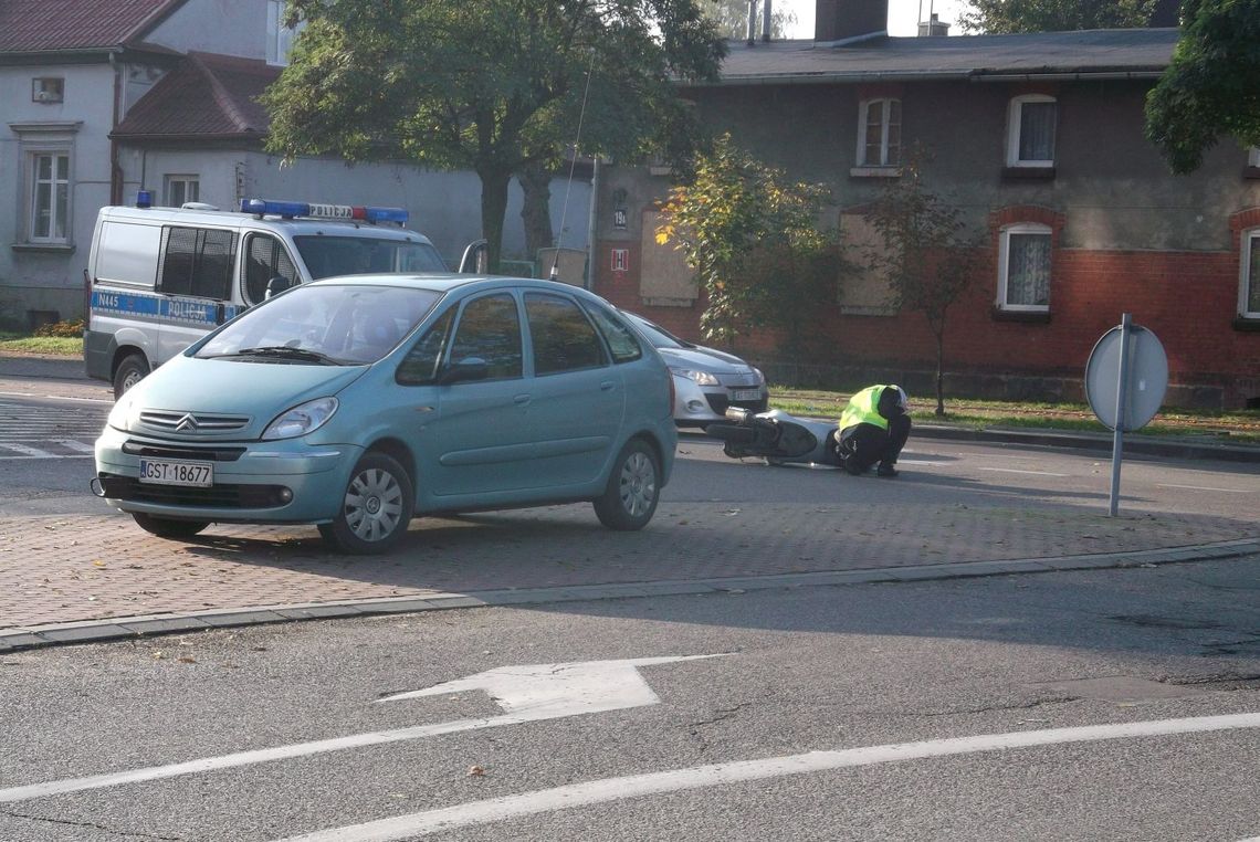 Ranny kierowca. Poranne zderzenie przy Wojska Polskiego (ZDJĘCIA) Ranny kierowca. Poranne zderzenie przy Wojska Polskiego (ZDJĘCIA)