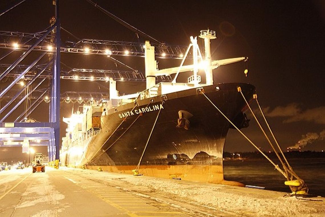 Rekordowy kontenerowiec w porcie gdańskim Rekordowy kontenerowiec w porcie gdańskim