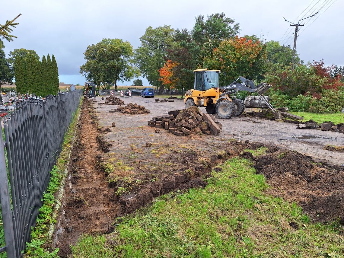 Remont parkingu przy cmentarzu w Skórczu rozpoczęty Remont parkingu przy cmentarzu w Skórczu rozpoczęty
