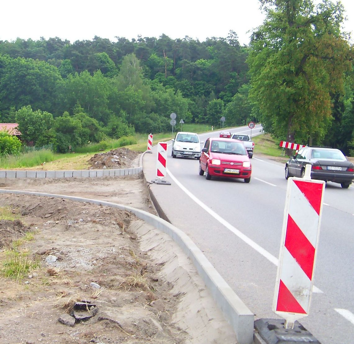 Remont w Waćmierku na DK 22. Nie zwalniają nogi z gazu