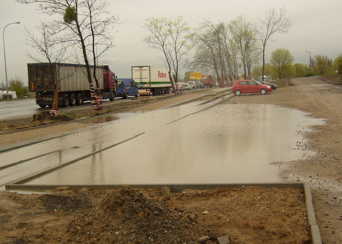 Remontują "jedynkę" i parkingi. Mieszkańcy - to partactwo Remontują "jedynkę" i parkingi. Mieszkańcy - to partactwo