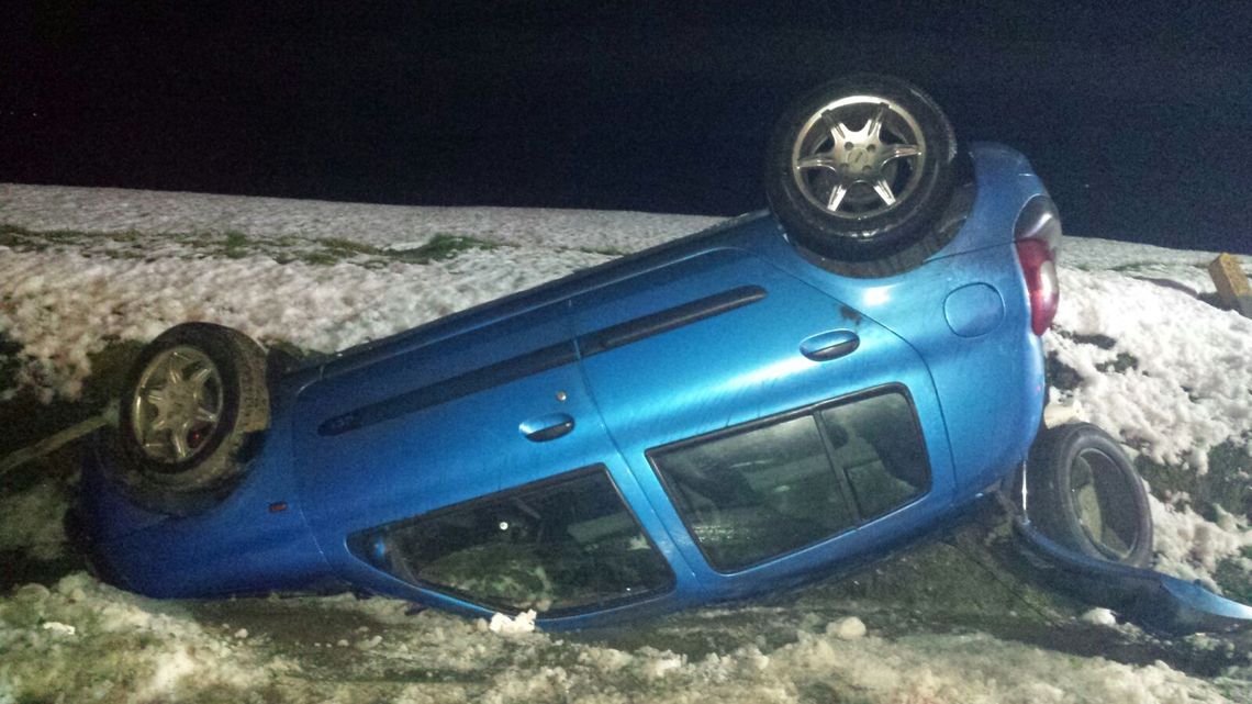 Renault skończył jazdę na dachu. Groźny wypadek w Gniewie Renault skończył jazdę na dachu. Groźny wypadek w Gniewie