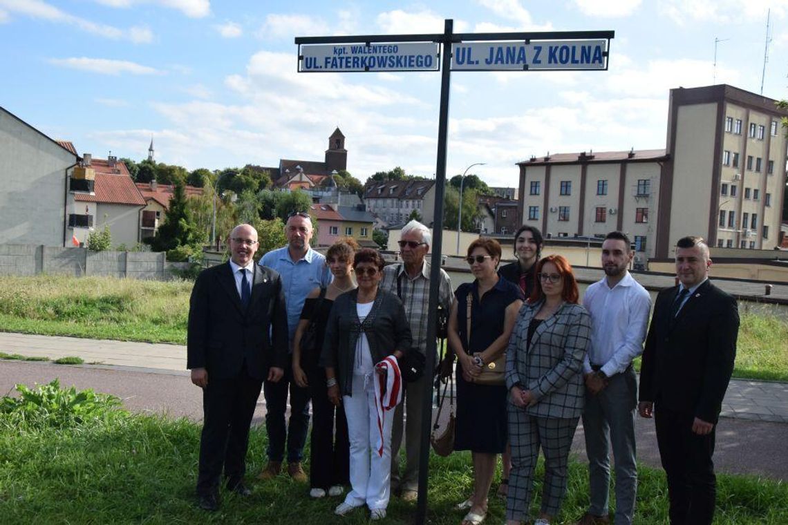 Rodzina kapitana Walentego Faterkowskiego z prezydentem Tczewa odsłoniła ulicę imienia bohatera! Rodzina kapitana Walentego Faterkowskiego z prezydentem Tczewa odsłoniła ulicę imienia bohatera!