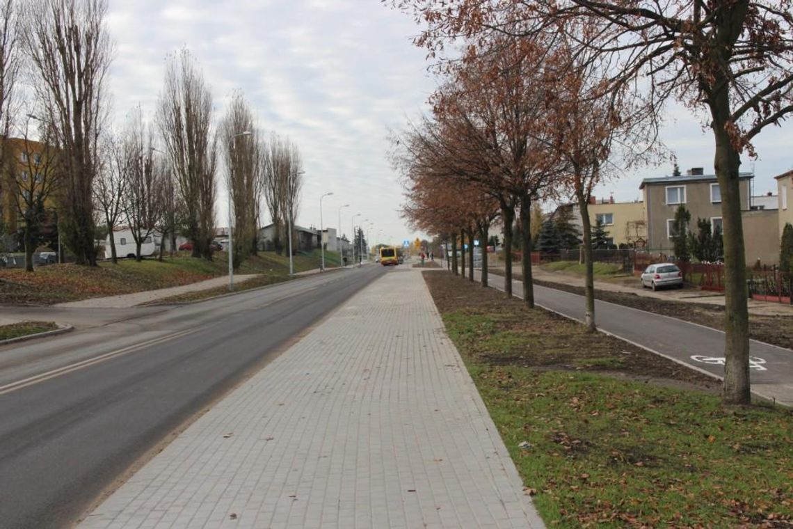 Równy chodnik i nowa ścieżka rowerowa. Wygodniej i bezpieczniej na ulicy Droga Nowowiejska Równy chodnik i nowa ścieżka rowerowa. Wygodniej i bezpieczniej na ulicy Droga Nowowiejska