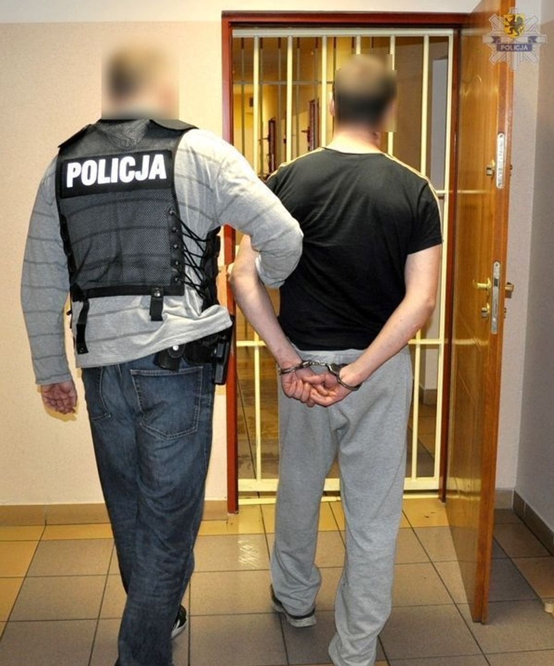 ROZBÓJ W SALONIE GIER Sypnął kobiecie w twarz piaskiem i okradł ROZBÓJ W SALONIE GIER Sypnął kobiecie w twarz piaskiem i okradł